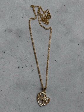 🫶🏻 Mom Gold Tone Heart Pendant Necklace with Sparkling Crystal Accent